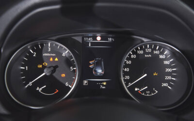 Jak sprawdzić, czy licznik w aucie był cofany i co grozi za taką praktykę nieuczciwemu sprzedawcy?